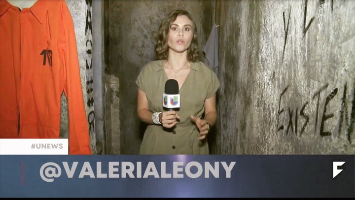 Valeria León, periodista de televisión dentro de una celda.