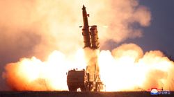 La Corée du Nord teste un “lanceur de missiles multiples” le jour de