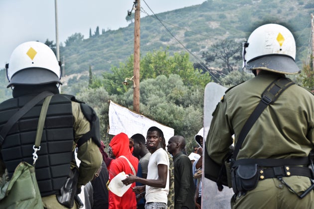 Προσφυγικό: Το σχέδιο για τις κλειστές δομές στα νησιά και το δέλεαρ για τις τοπικές