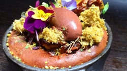 Suflé de chocolate con helado de