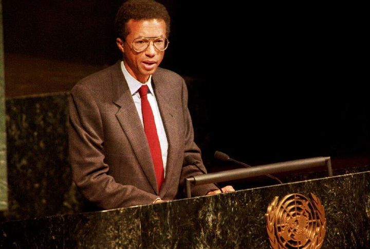 1992年の世界エイズデーに合わせ、国連で演説するアーサー・アッシュ氏