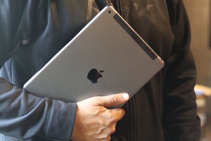 The new iPad 2019 is also highly portable, and even with an additional keyboard weighs only about as much as a small laptop.