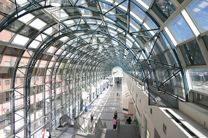 Indoor walkway structure