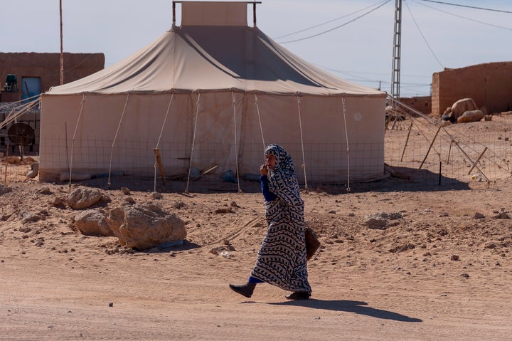 Una mujer, en un campamento de refugiados saharahui de Tinduf (Argelia).