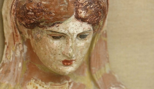 Προτομή γυναικείας μορφής με ίχνη χρωμάτων, β΄ μισό του 4ου αι. π.Χ.