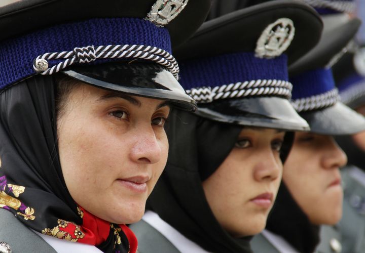 アフガニスタンの女性警官（この写真は、実際のアフガニスタンの女性警官を写したものですが、記事内で紹介した女性本人とは一切関係ありません）