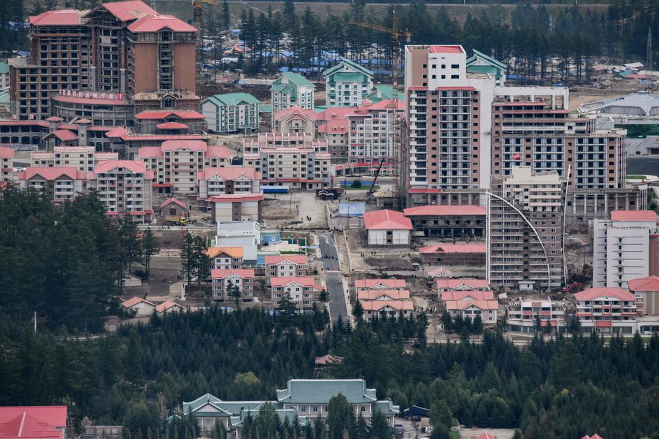 Ο Κιμ Γιονγκ ουν εγκαινίασε την πόλη - σοσιαλιστική ουτοπία που έφτιαξε από την αρχή στην Βόρεια