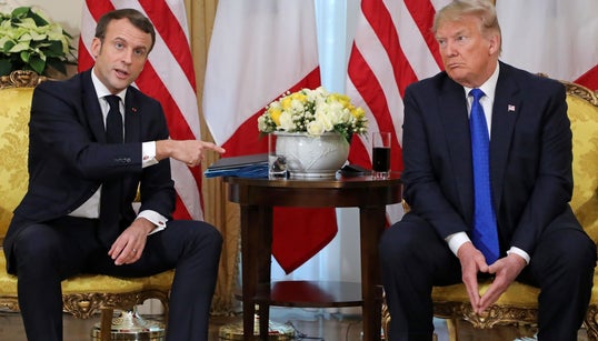 Devant Trump, Macron réitère ses propos sur