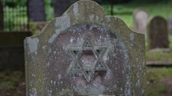 107 tombes couvertes d’inscriptions antisémites dans un cimetière juif