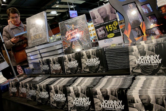 Johnny Hallyday Mort Il Y A Deux Ans Mais Toujours En Tete Des Ventes Le Huffpost