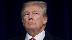 Trump accablé par l’enquête en destitution, la Maison Blanche dénonce une