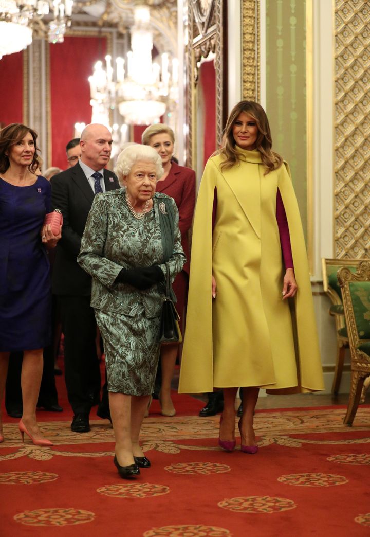 Η Μελάνια Τραμπ με την βασίλισσα Ελισάβετ. 
