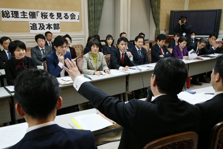 野党各党は合同で桜を見る会の追及本部を設置し、関係省庁の担当者からヒアリングを続けている