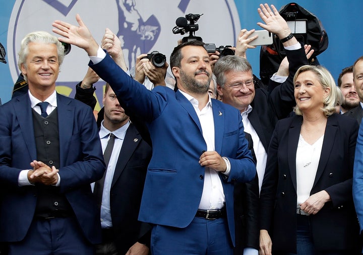 El holandés Geert Wilders, el italiano Matteo Salvini, el alemán Jorg Meuthen y la francesa Marine Le Pen, el 23 de mayo en un macro mitin de la ultraredecha europea en Milán.