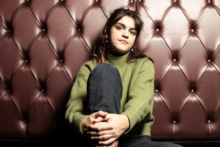 Amaia posa después de la entrevista