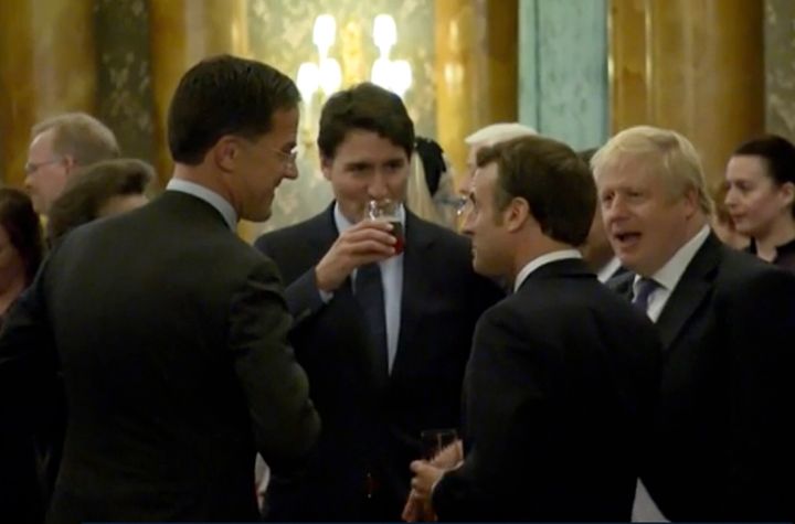 Justin Trudeau entouré de la princesse Anne, du premier ministre britannique Boris Johnson, du président français Emmanuel Macron et du premier ministre néerlandais Mark Rutte.