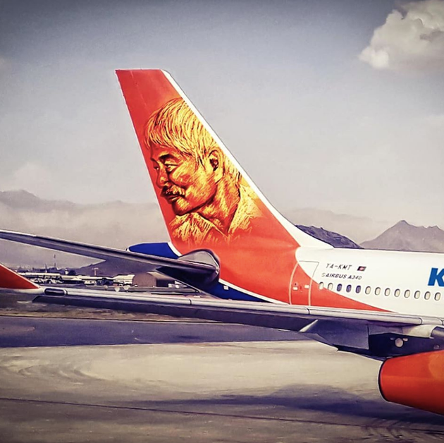 中村哲医師の肖像画を尾翼に掲げた写真 アフガニスタンの航空会社が投稿 いつまでも恩義を感じることでしょう ハフポスト