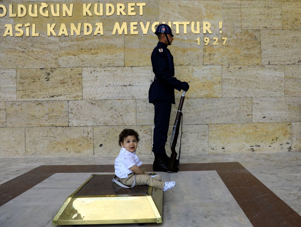 Τσενγκίζ Ακτάρ: Το βίαιο παρελθόν της Τουρκίας εξηγεί το παρόν και το μέλλον