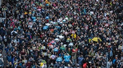 Hong Kong se echa de nuevo a la calle en una de sus mayores