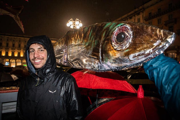 01/12/19 Milano, Movimento delle Sardine manifesta in Piazza Duomo; nella foto Mattia