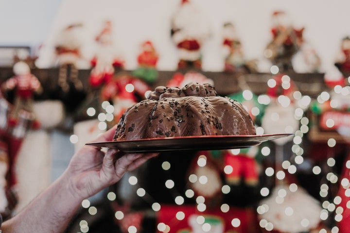 “Don’t criticize anyone else’s food choices,” says psychologist Susan Albers. “Focus on your own plate and actions."