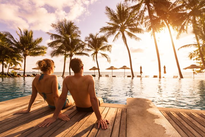 Ce n'est pas la première fois que l'agence Voyages à rabais réclame à ses clients des montants supérieurs aux prix affichés pour des forfaits vacances vers des destinations soleil.