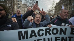 El Gobierno francés presenta su proyecto para reformar las pensiones mientras continúan los paros en el