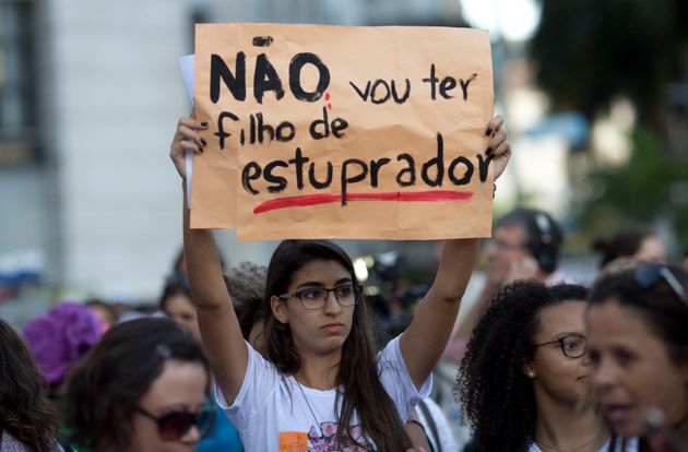 Hoje a interrupção da gravidez é permitida no Brasil em caso de risco de vida da...