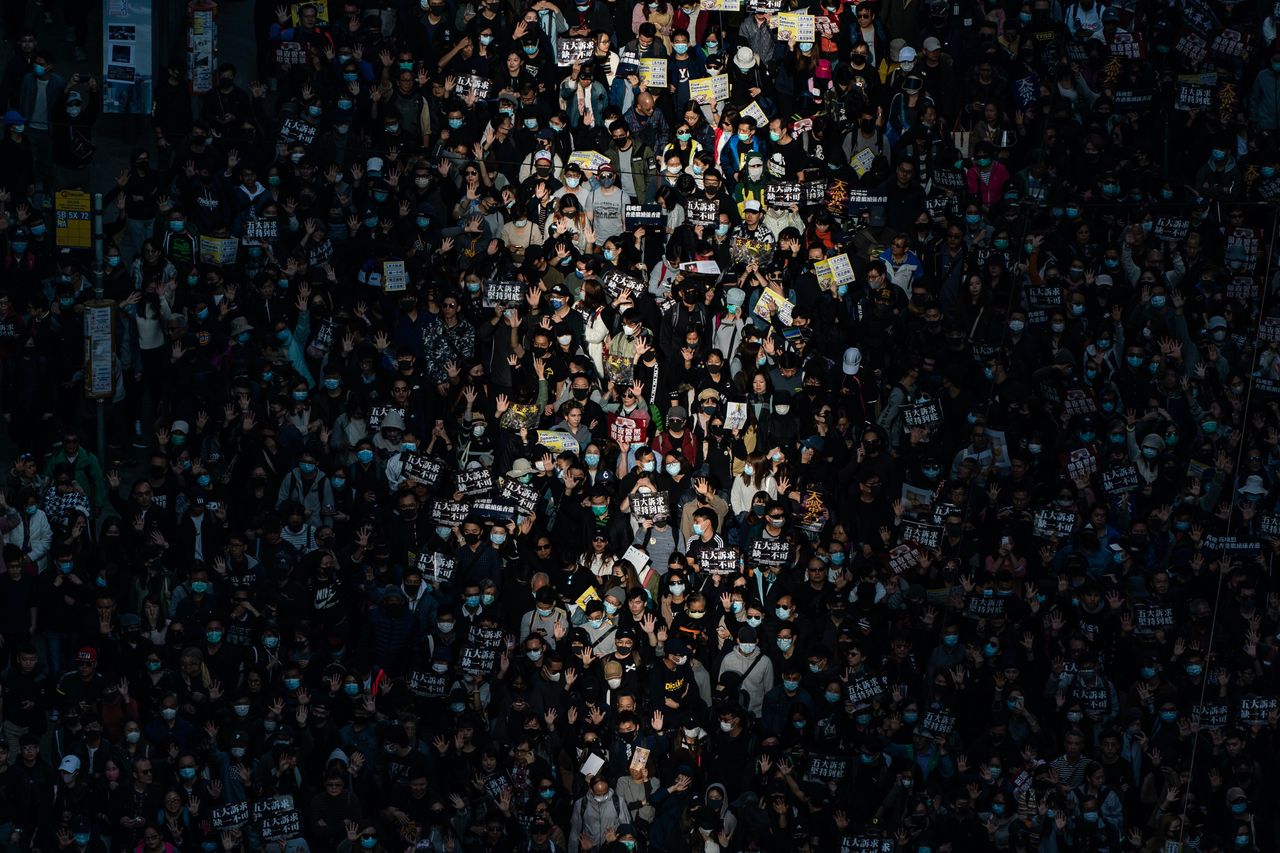 Διαδήλωση στους δρόμους του Χονγκ Κονγκ υπέρ του εκδημοκρατισμού της χώρας, την Κυριακή.