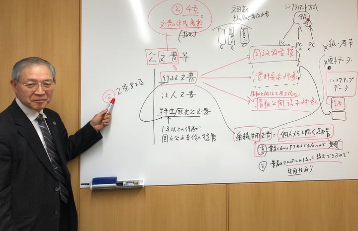 三宅弘弁護士＝2019年12月、東京都新宿区