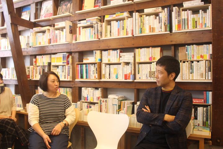 （左から）フランス在住のライター・髙崎順子さん。男性学の社会学者、田中俊之さん