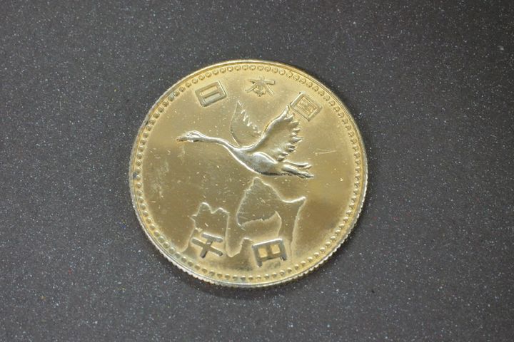 「日本国 千円」と刻印された謎のメダル