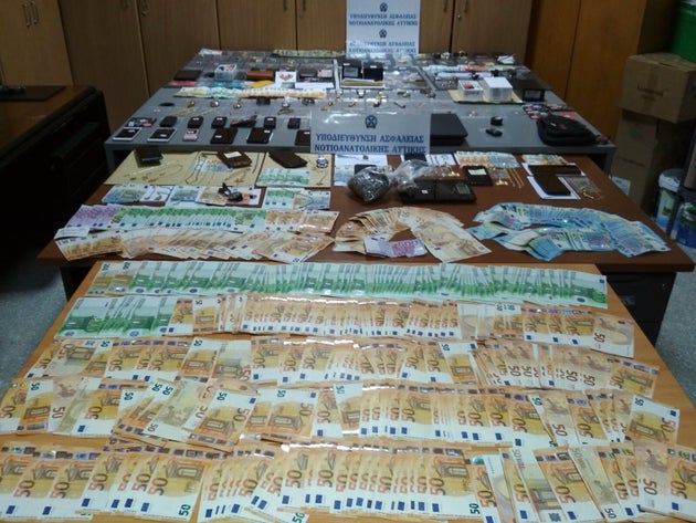 Χλιδάτη ζωή με 1,1 εκατ. ευρώ για τους «μαϊμού» υπαλλήλους της ΔΕΗ που ξάφριζαν