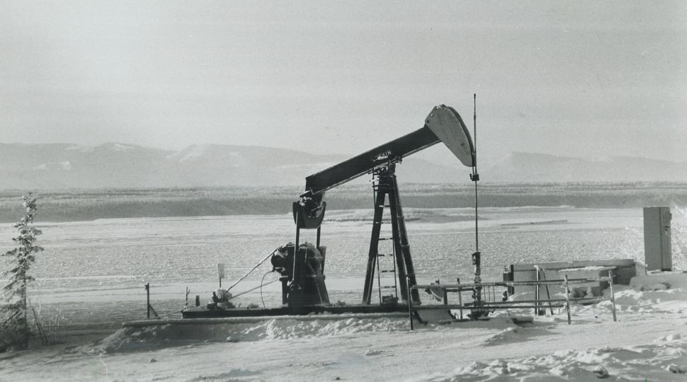 Imperial Oil pumping oil at Norman Wells, N.W.T. in 1981. 