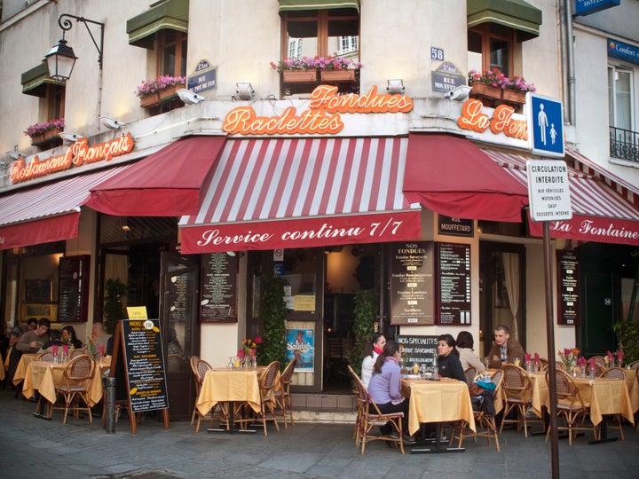 Locals recommend planning leisure time to walk around the charming streets of Paris. 