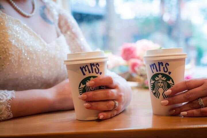 2人はスターバックスでバリスタとして働いていて知り合った