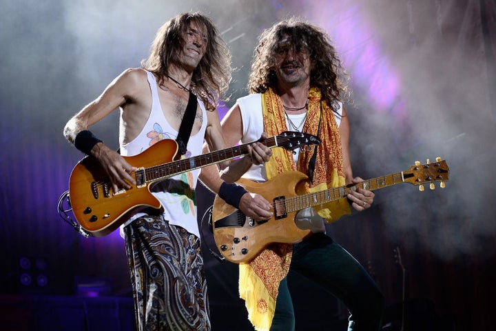 Robe Iniesta e Iñaki <i>Uoho</i> Antón, en un concierto en 2015 en Las Ventas (Madrid).