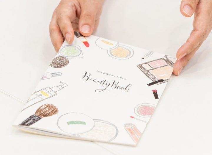 2019年10月に刷新された「Beauty Book」。メイクアドバイスは全国のパーフェクトカバー取り扱い店でも受けられる