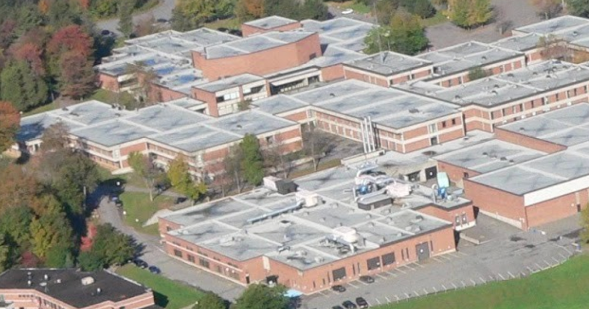 L'école secondaire MasseyVanier de Cowansville a été en confinement