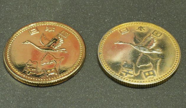 記念硬貨のような 謎のメダル 新たに見つかる 80年代前半に 青森県内のドライブインから購入 ハフポスト