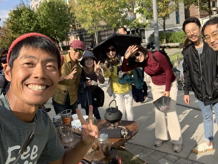 韓国人は日本をどう見ている フリーコーヒーを韓国で振る舞った男性が気づいたこと ハフポスト 韓国人は日本をどう見ている フリーコーヒーを韓国で振る舞った男性が気づいたこと ハフポスト