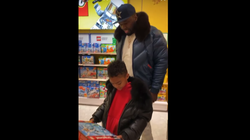 El rapero '50 Cent' cierra un Toys 'R' Us para que su hijo de 7 años se compre lo que