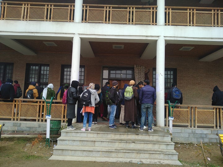 Kashmiri students waiting to fill the online application for the NEET medical entrance exam in the midst of an unprecedented internet shutdown.