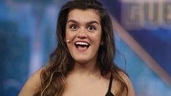 La foto de Amaia en la cama y en picardías para felicitar la Navidad que arrasa en