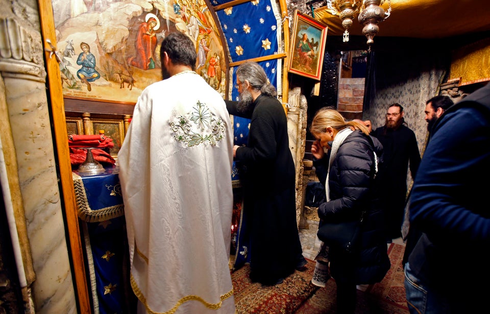 Πιστοί στον Ναό της Γεννήσεως, Βηθλεέμ, Δυτική Όχθη, Παλαιστίνη, 24 Δεκεμβρίου