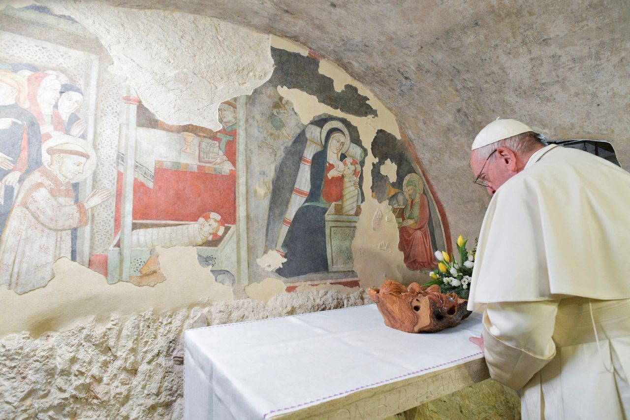 1η Δεκεμβρίου 2019 - ο πάπας Φραγκίσκος επισκέπτεται τη Φάτνη του Greccio, εκεί όπου ο άγιος Φραγκίσκος της Ασίζης έφτιαξε την πρώτη φάτνη το 1223.