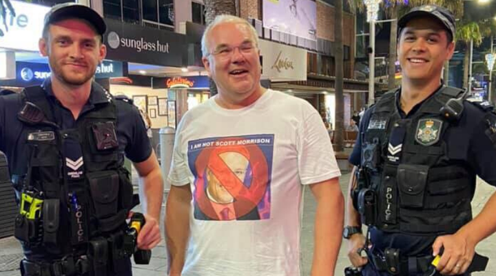 Shawn McCormick with two police officers who liked his T-shirt in Australia's Gold Coast in December 2019.