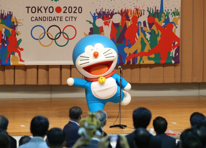 国際オリンピック委員会（IOC）総会を前に、2020年オリンピックの東京招致委員会が開いたイベントに登場したドラえもん＝2013年