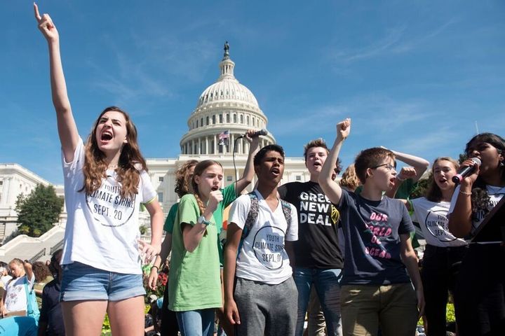 若い環境活動家たちが気候ストライキに参加した。2019年9月20日ワシントン D.C.