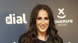 Malú reaparece en un vídeo para felicitar sus primeras navidades